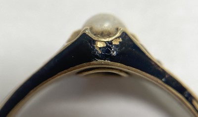 Lot 1003 - A Victorian gold enamel, split pearl and diamond memorial ring