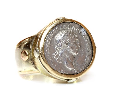 Lot 262 - A gentlemen's 9ct gold Roman coin ring