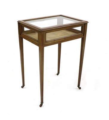 Lot 241 - An Edwardian mahogany and crossbanded bijouterie table