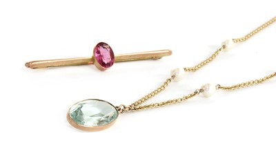 Lot 1411 - A gold paste bar brooch