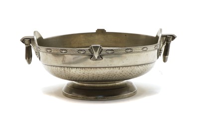 Lot 160 - An Art Deco planished pewter bowl