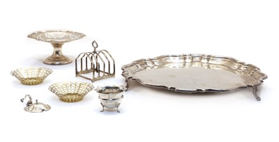 Lot 25 - A collection of silver items