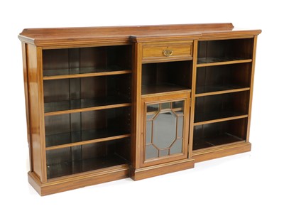 Lot 283 - An Edwardian strung mahogany breakfront dwarf bookcase