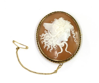 Lot 1009 - A gold mounted shell cameo brooch