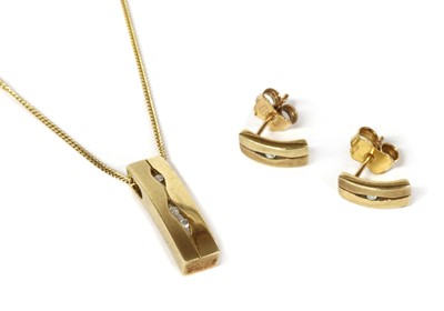 Lot 1187 - A 9ct gold diamond pendant and earrings suite