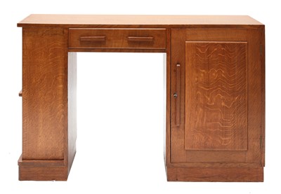 Lot 449 - An oak desk