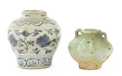 Lot 17 - A Chinese blue and white jarlet