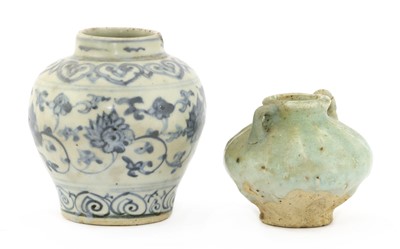 Lot 17 - A Chinese blue and white jarlet
