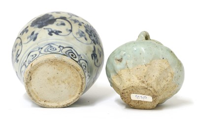 Lot 17 - A Chinese blue and white jarlet
