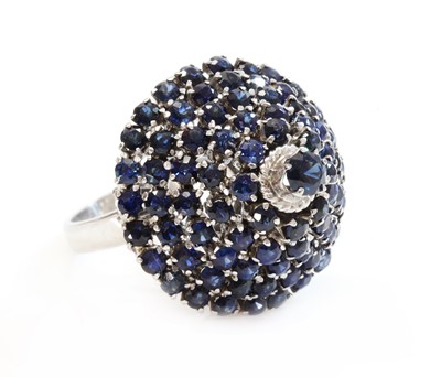 Lot 272 - A six tier sapphire cluster ring
