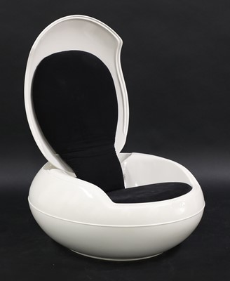 Lot 697 - A white lacquered polyurethane 'Garden Egg' chair
