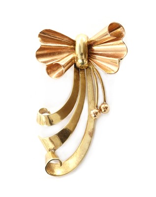 Lot 1057 - A Dutch gold bow brooch