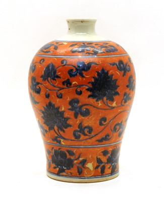 Lot 152 - A Chinese meiping vase