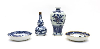 Lot 147 - A collection of Chinese blue and white porcelain