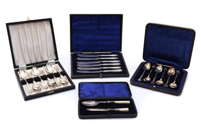 Lot 21 - A cased set of six silver Queens pattern teaspoons