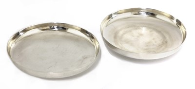 Lot 603 - A pair of modernist silver tazzas