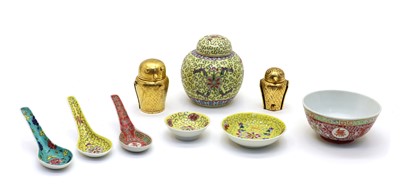 Lot 118 - A collection of Chinese famille rose bowls and saucers