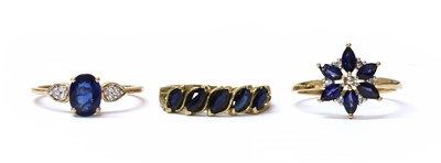 Lot 179 - A 9ct gold sapphire and diamond ring cluster