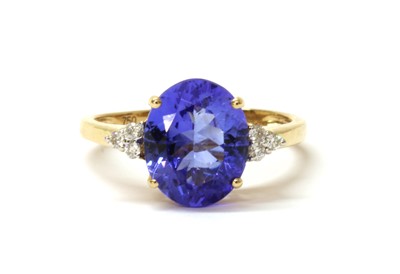Lot 187 - An 18ct gold tanzanite and diamond ring