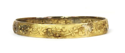 Lot 86 - A gold bangle