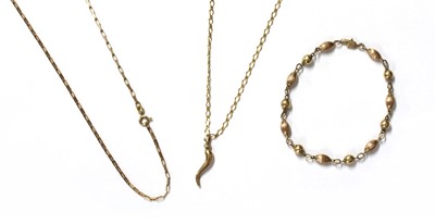 Lot 84 - A gold cornicello pendant