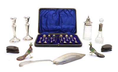 Lot 33 - A George IV silver fish slice