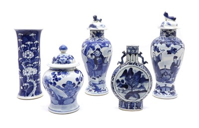 Lot 143 - A collection of Chinese blue and white ceramics
