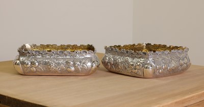 Lot 358 - An Italian 800 grade silver fruit bowl