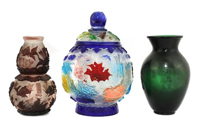Lot 78 - A Chinese overlay Peking glass jar and cover