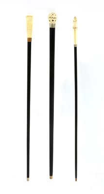 Lot 304 - An ivory handled walking cane