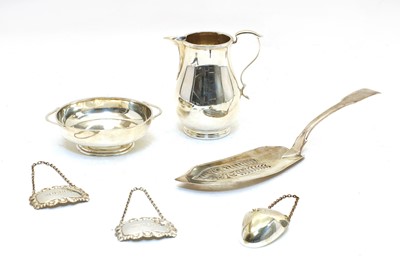 Lot 63 - A Georgian silver fiddle pattern slice