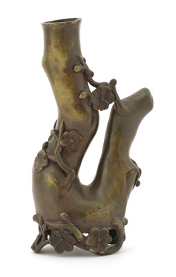 Lot 292 - A Chinese bronze vase
