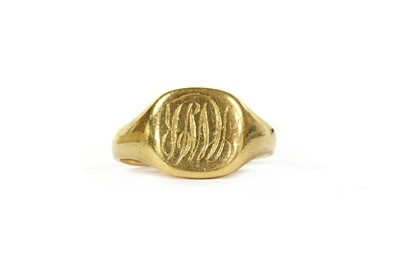 Lot 210 - An 18ct gold signet ring