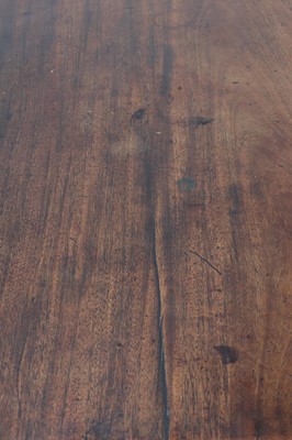 Lot 36 - A George III serpentine mahogany chest of drawers