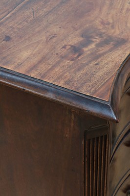 Lot 36 - A George III serpentine mahogany chest of drawers