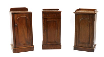 Lot 562 - A Victorian mahogany pot cupboard