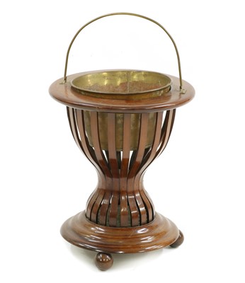 Lot 267 - An Edwardian mahogany circular jardinière