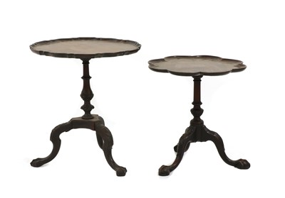 Lot 521 - A George III mahogany wine table