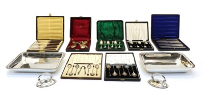 Lot 22 - A collection of silver items