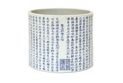 Lot 29 - A Chinese blue and white brush pot
