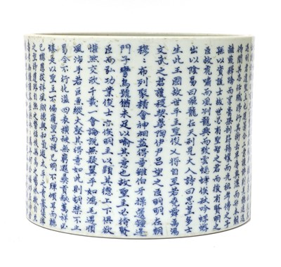 Lot 29 - A Chinese blue and white brush pot