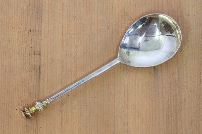Lot 309 - An early 17th century unascribed seal-top spoon