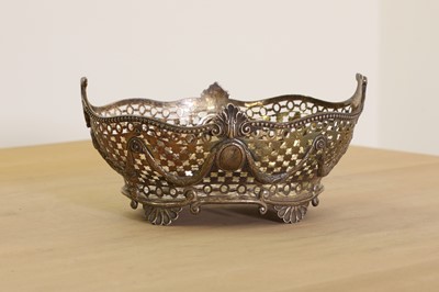 Lot 353 - A late Victorian silver bonbon dish