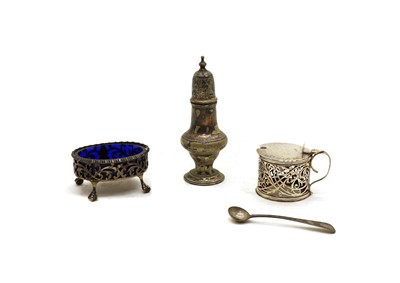 Lot 11 - A George III silver salt cellar