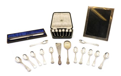 Lot 38 - A collection of silver items