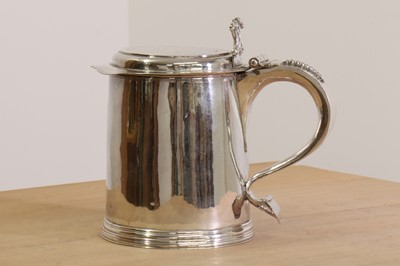 Lot 326 - A William and Mary silver tankard
