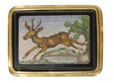 Lot 122 - A Victorian gold micromosaic brooch