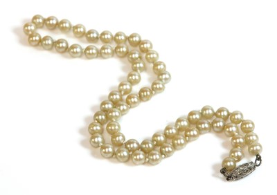 Lot 173 - An Art Deco diamond set hexagonal form barrel clasp