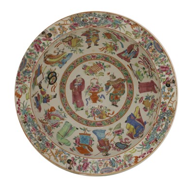 Lot 302 - A Chinese famille rose basin