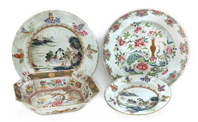 Lot 346 - A Chinese export famille rose charger